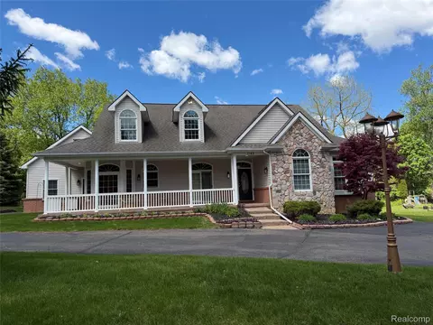 1143 Brewster Rd, Rochester, MI 48306