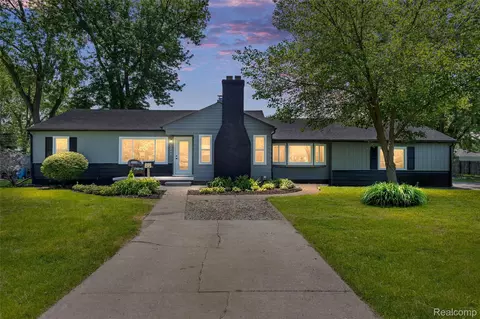 32443 Florence St, Garden City, MI 48135