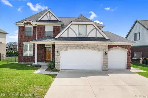 26608 Fountain View Blvd, Chesterfield, MI 48051