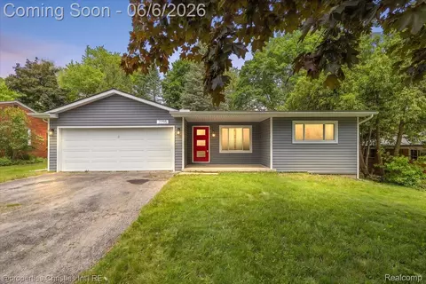 2255 Bedford Rd, Bloomfield Hills, MI 48302