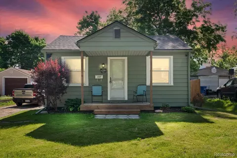 107 S Tilden Ave, Waterford, MI 48328