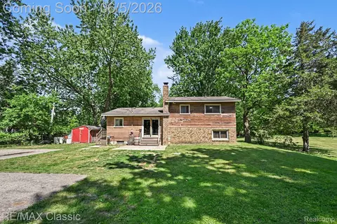2071 S Milford Rd, Highland, MI 48357