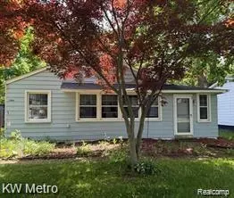 23854 Harrellson St, Macomb, MI 48042
