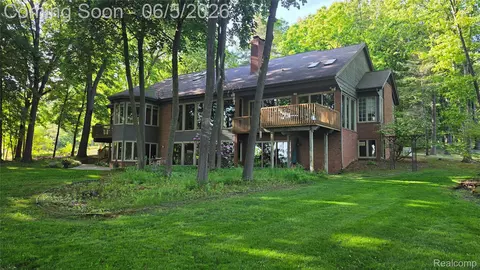 2323 Addaleen Rd, Highland, MI 48357