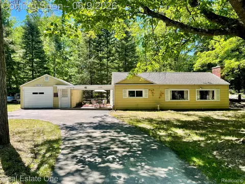 2596 E Fox Rd, Alcona, MI 48742