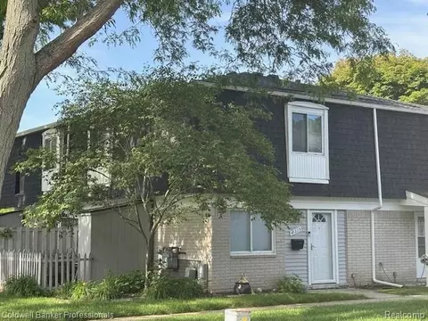 41223 S Woodbury Green Dr, Van Buren, MI 48111