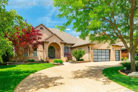 18124 Meridian Rd, Grosse Ile, MI 48138
