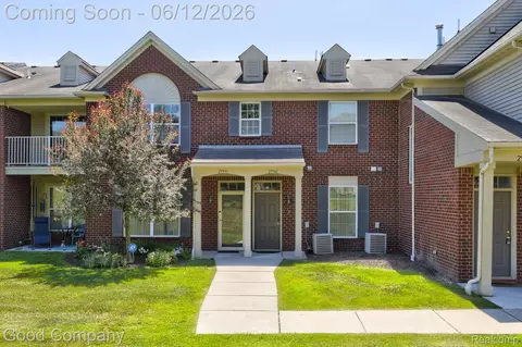 29941 Fox Run Cir, Warren, MI 48092