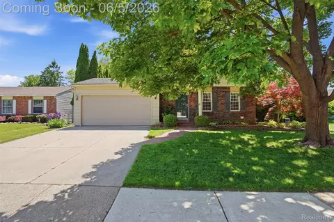 16128 Touraine Dr, Clinton Township, MI 48038
