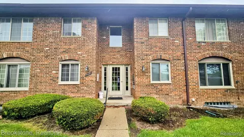 19601 W 12 Mile Rd #204, Southfield, MI 48076