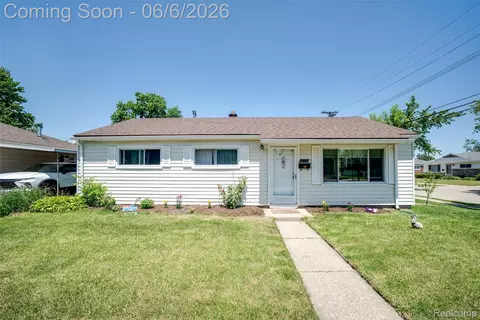 15251 Wildwood St, Roseville, MI 48066