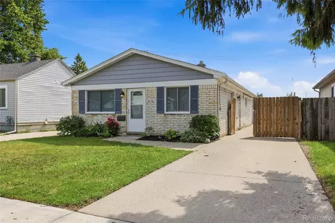 30746 Brush St, Madison Heights, MI 48071