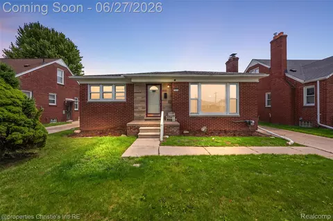 15654 Juliana Ave, Eastpointe, MI 48021