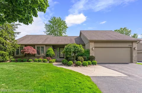 5725 Ridgewood Rd, West Bloomfield, MI 48322