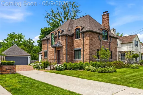 250 Pleasant St, Birmingham, MI 48009