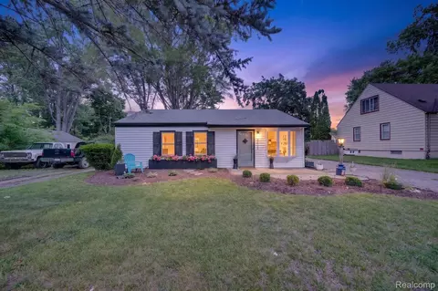 32326 Florence St, Garden City, MI 48135