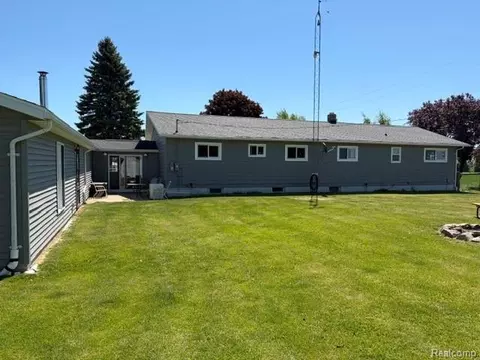Exterior - 4815 Loree Rd, Deckerville, MI 48427 photo 1 of 5