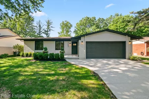 1227 Shallowdale Dr, Troy, MI 48085