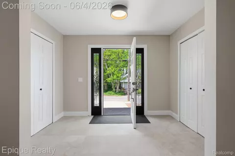 72 N North Shore Dr, Lake Orion, MI 48362