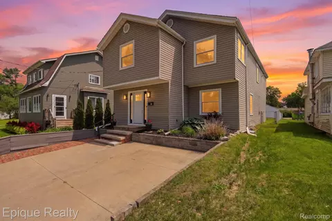 72 N North Shore Dr, Lake Orion, MI 48362