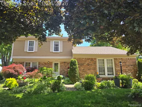 24658 Christina Ln, Novi, MI 48375