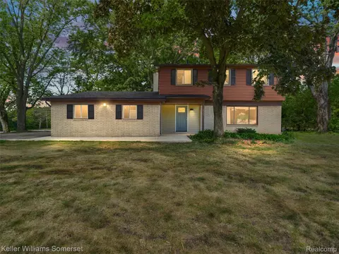 29523 Ravenscroft St, Farmington Hills, MI 48331