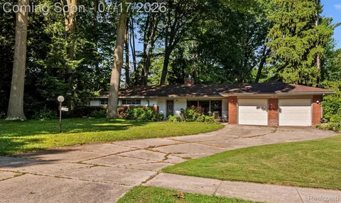 23251 Cass Ave, Farmington, MI 48335