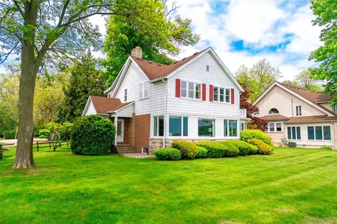 29863 E River Rd, Grosse Ile, MI 48138