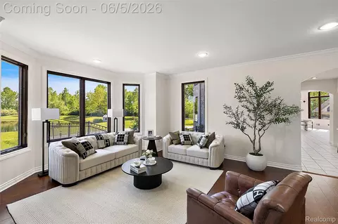 Living - 62502 Wayfaring Rd, Ray, MI 48096 photo 3 of 7