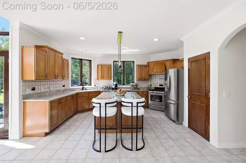 Kitchen - 62502 Wayfaring Rd, Ray, MI 48096 photo 2 of 6