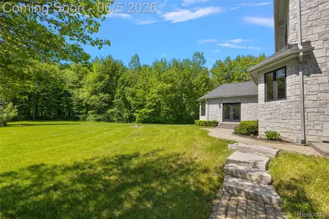 Exterior - 62502 Wayfaring Rd, Ray, MI 48096 photo 4 of 5