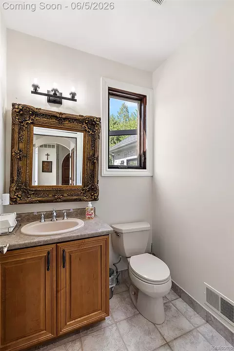 Bath - 62502 Wayfaring Rd, Ray, MI 48096 photo 2 of 10