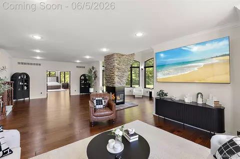 Living - 62502 Wayfaring Rd, Ray, MI 48096 photo 4 of 7