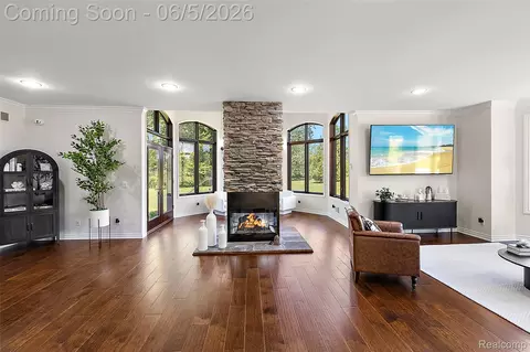 Living - 62502 Wayfaring Rd, Ray, MI 48096 photo 1 of 7