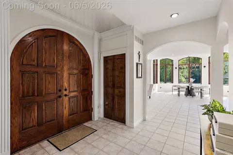 Entry Way - 62502 Wayfaring Rd, Ray, MI 48096 photo 2 of 6