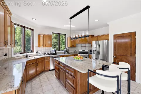 Kitchen - 62502 Wayfaring Rd, Ray, MI 48096 photo 4 of 6