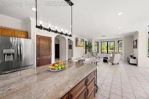 Kitchen - 62502 Wayfaring Rd, Ray, MI 48096 photo 5 of 6