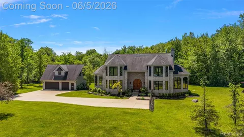 62502 Wayfaring Rd, Ray, MI 48096