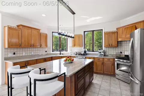 Kitchen - 62502 Wayfaring Rd, Ray, MI 48096 photo 3 of 6