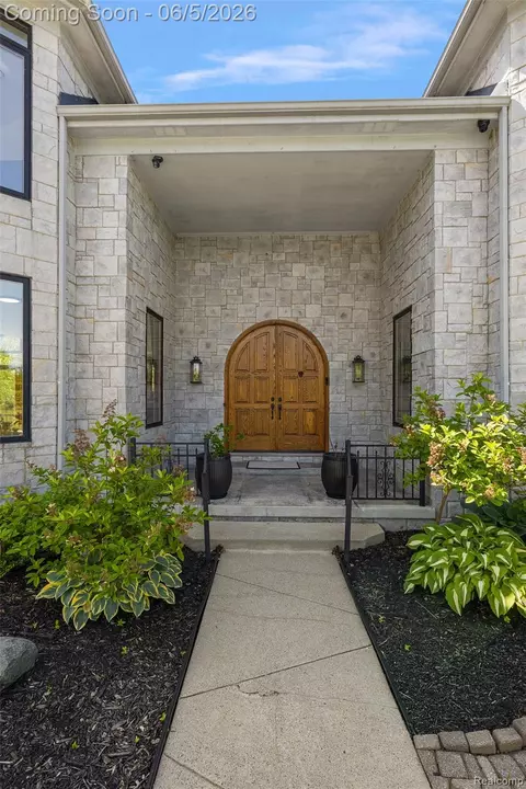 Exterior - 62502 Wayfaring Rd, Ray, MI 48096 photo 2 of 5