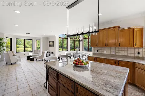 Kitchen - 62502 Wayfaring Rd, Ray, MI 48096 photo 6 of 6