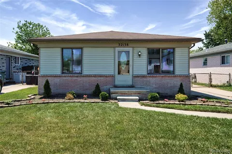32138 Glaser Rd, Brownstown, MI 48173
