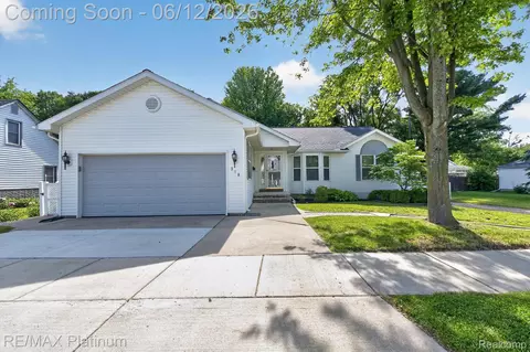 318 N 5th St, Brighton, MI 48116