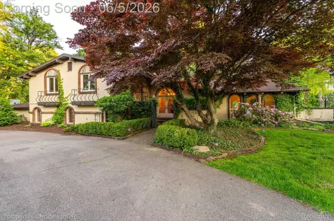 1865 Harvest Ln, Bloomfield Hills, MI 48302