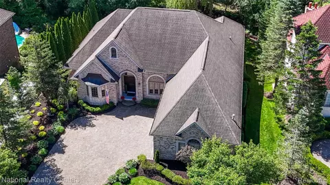 32407 Maria Ct, Livonia, MI 48152
