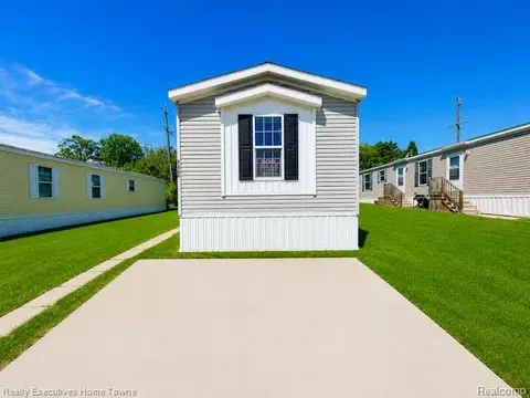 71597 Penny Ct #240, Bruce Township, MI 48065