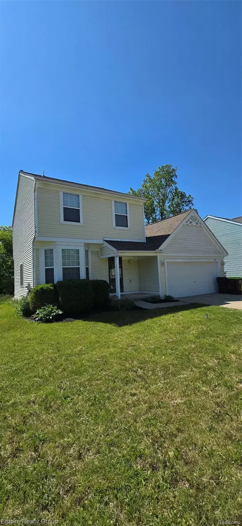 590 Thornhill Ct, Belleville, MI 48111
