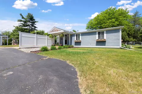 1570 Tamson St, West Bloomfield, MI 48324