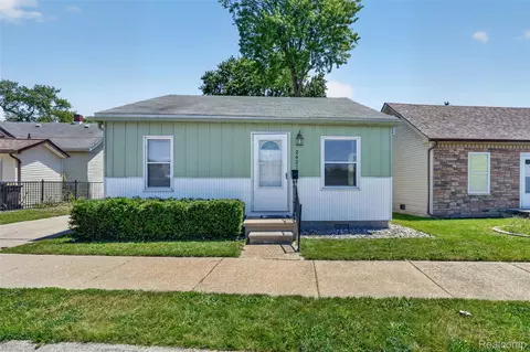 2421 5th St, Trenton, MI 48183