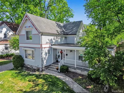33614 Grand River Ave, Farmington, MI 48335